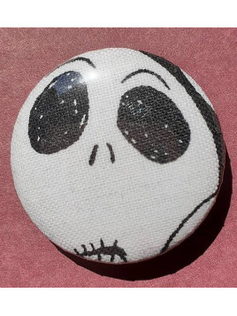 Le badge en tissu, création artisanale sur l'univers de Tim Burton est disponible à Ciel rouge