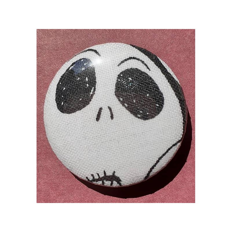 Le badge en tissu, création artisanale sur l'univers de Tim Burton est disponible à Ciel rouge