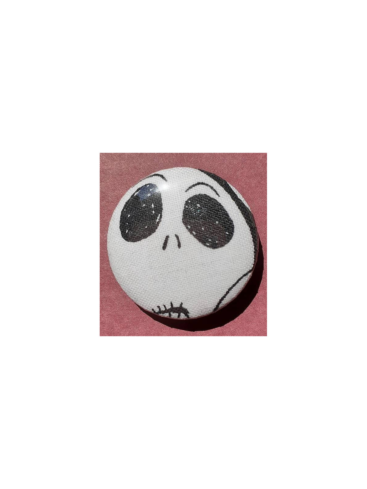 Le badge en tissu, création artisanale sur l'univers de Tim Burton est disponible à Ciel rouge