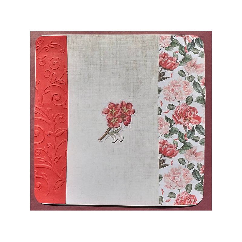 La carte faite main avec fleurs et embossing feuillage est disponible à Ciel rouge