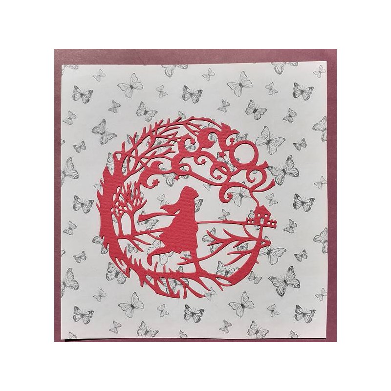 La carte faite main avec une fillette est disponible à Ciel rouge