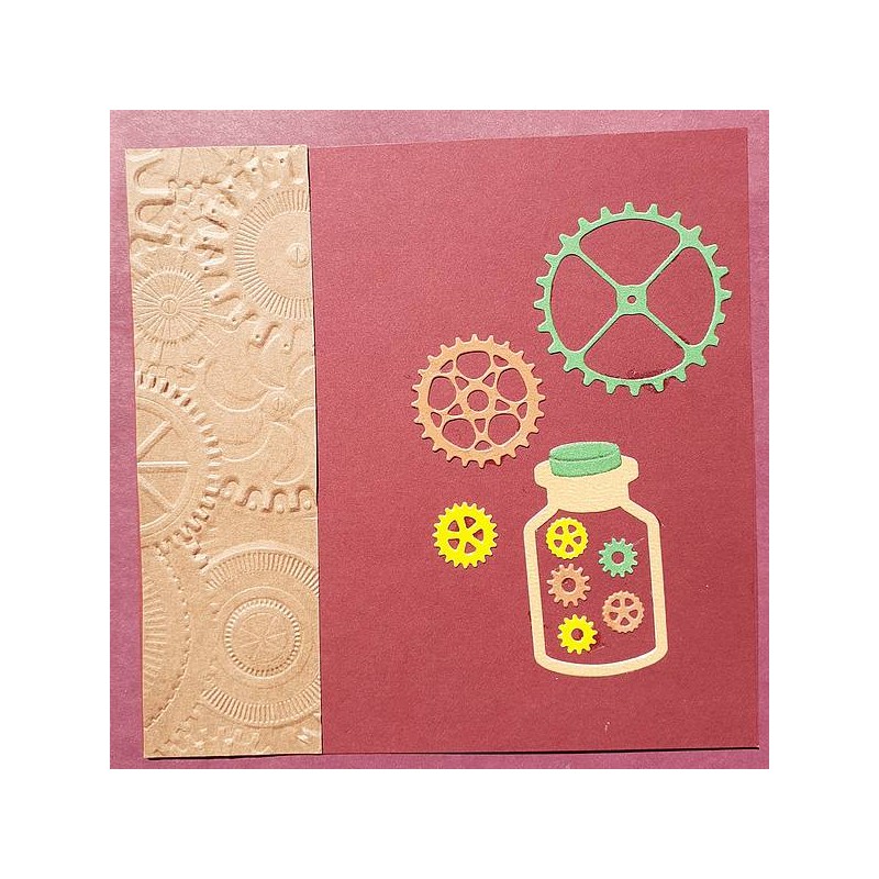La carte faite main steampunk avec embossing rouages est disponible à Ciel rouge