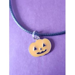 Le collier Halloween citrouille est disponible à Ciel rouge Dijon