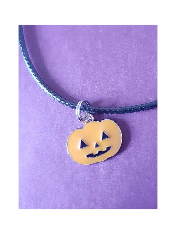 Le collier Halloween citrouille est disponible à Ciel rouge Dijon