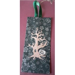 Le marque-page artisanal Halloween en papier noir et découpe d'arbre est disponible à Ciel rouge Dijon