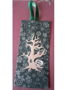 Le marque-page artisanal Halloween en papier noir et découpe d'arbre est disponible à Ciel rouge Dijon