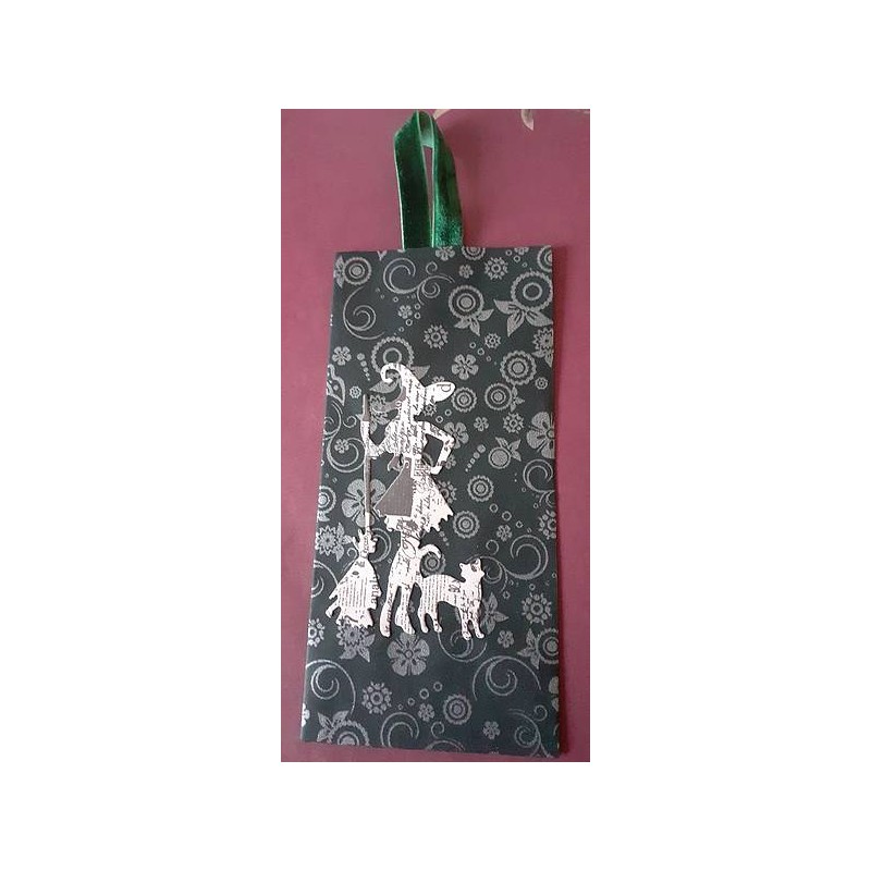 Le marque-page artisanal Halloween en papier noir et découpe sorcière est disponible à Ciel rouge Dijon