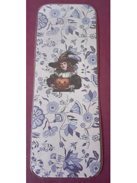Le marque-page artisanal Halloween femme à la citrouille sur fond fleuri est disponible à Ciel rouge Dijon