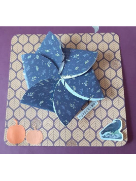 La carte artisanale Halloween fleur qui s'ouvre sorcière est disponible à Ciel rouge Dijon