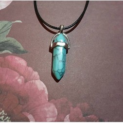 Le collier artisanal avec pierre turquoise est disponible à Ciel rouge dijon