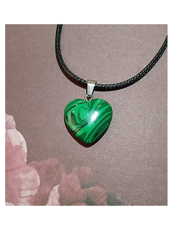 Le collier artisanal en pierre naturelle de malachite est disponible à Ciel rouge Dijon