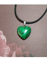 Le collier artisanal en pierre naturelle de malachite est disponible à Ciel rouge Dijon