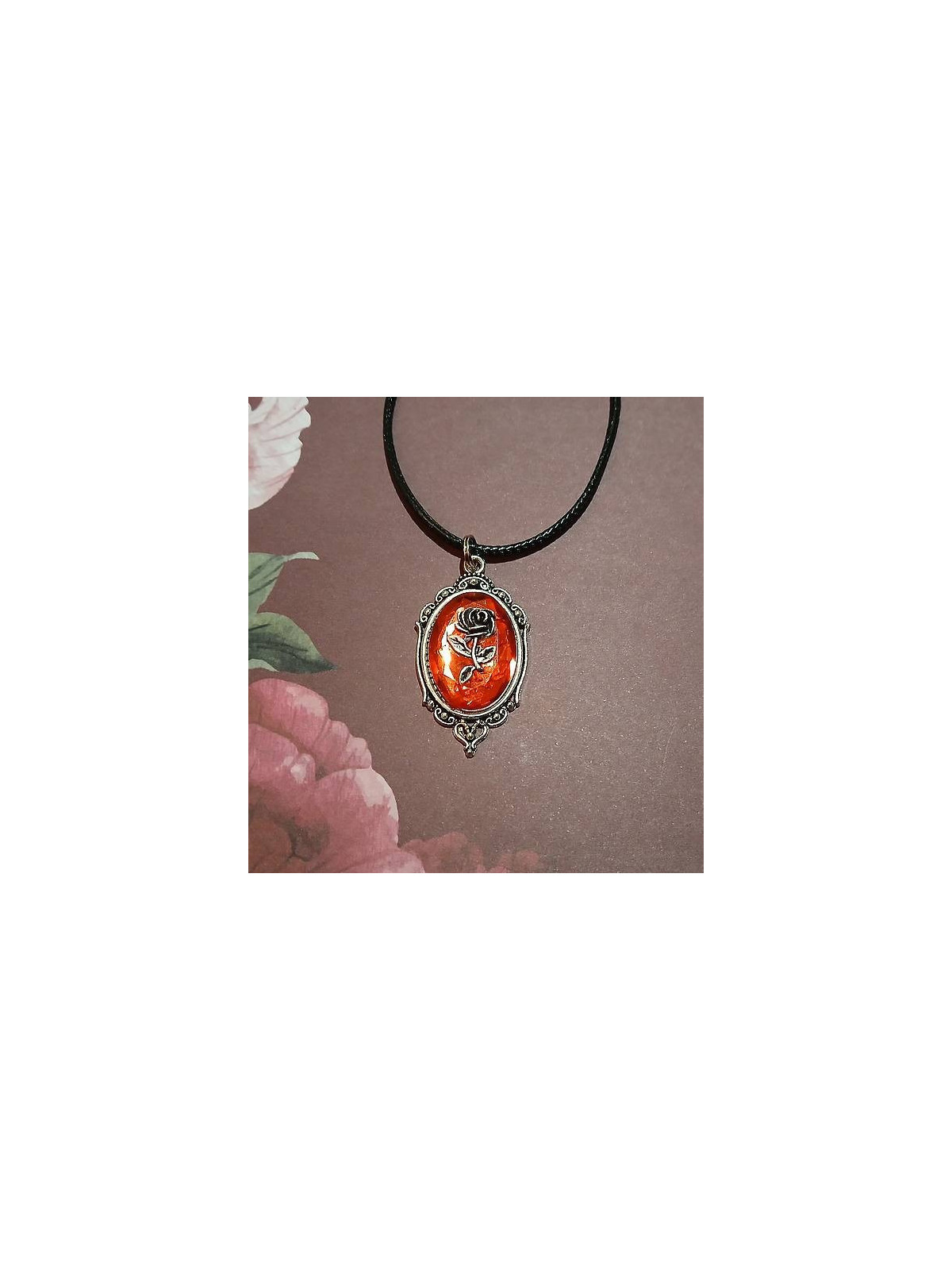 Collier cabochon fleur rouge