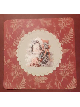 La carte artisanale jeune elfe de Noël est disponible à Ciel rouge Dijon