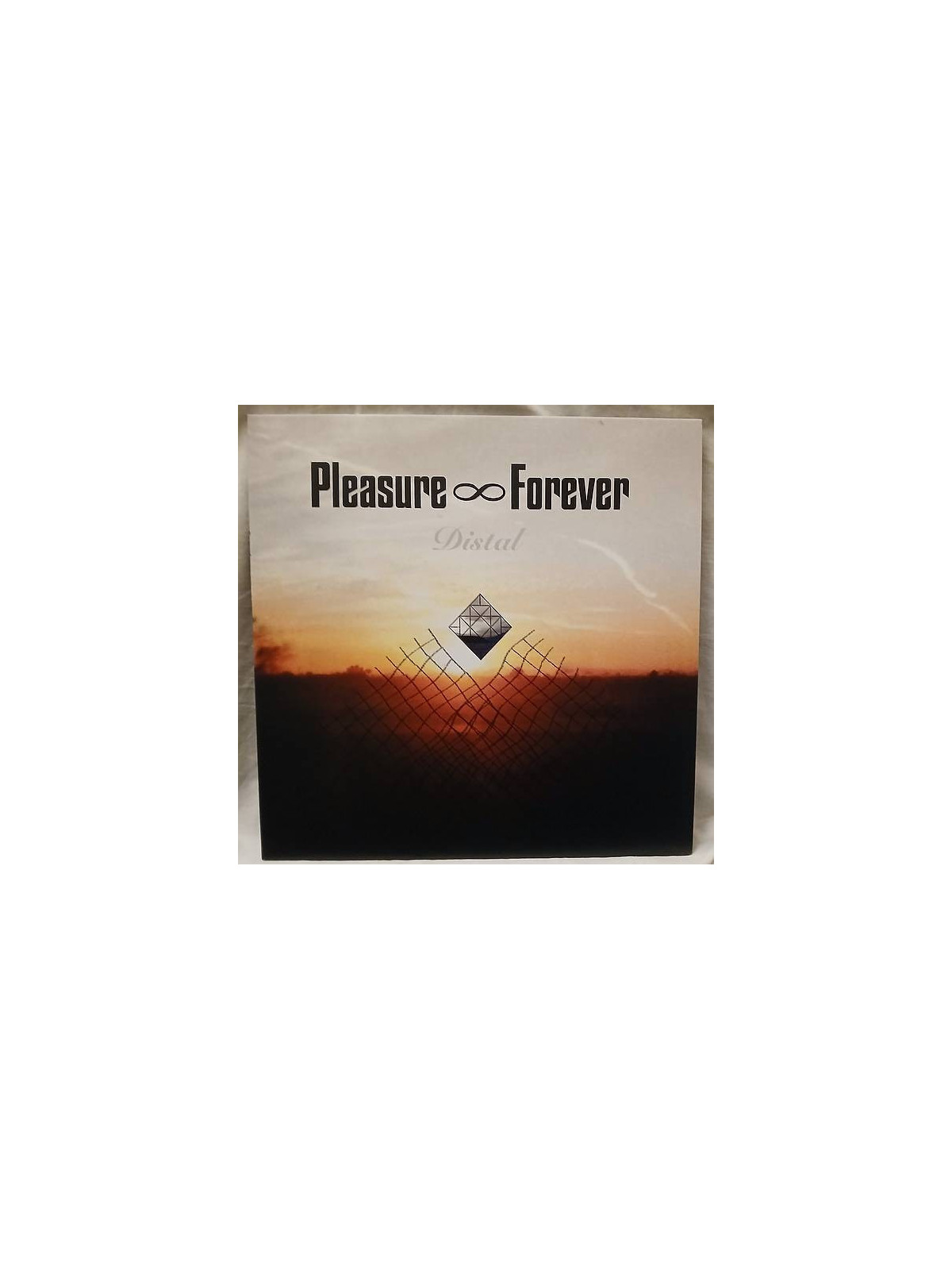 Le disque de Pleasure forever : Distal est en stock en vinyle à ciel rouge, disquaire à Dijon