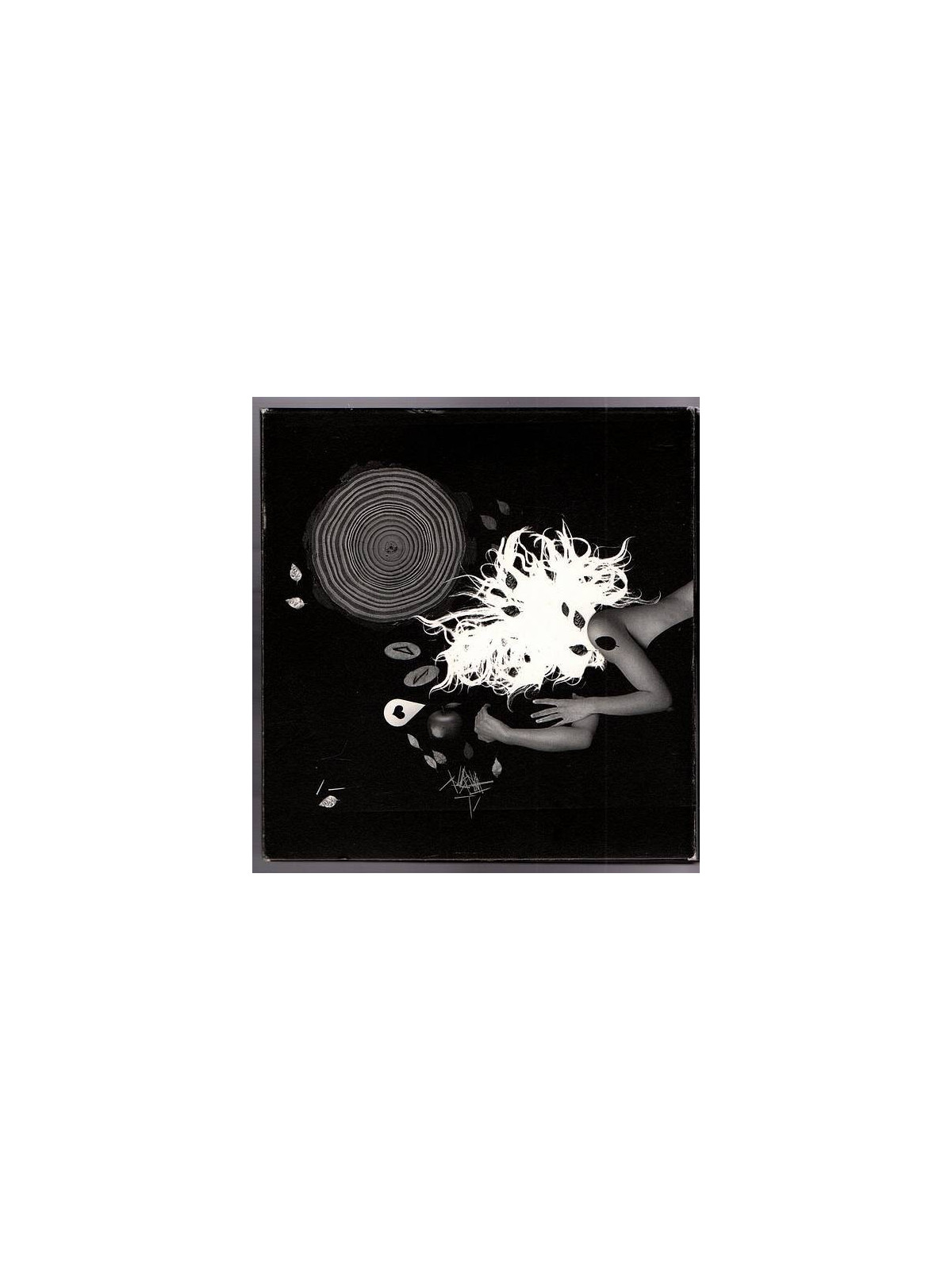 Le disque de Demdike stare : Tryptych est en stock en cd d’occasion à ciel rouge, disquaire à dijon