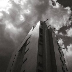 Le disque de Saar : Gods est en stock en cd à Ciel rouge, disquaire à Dijon