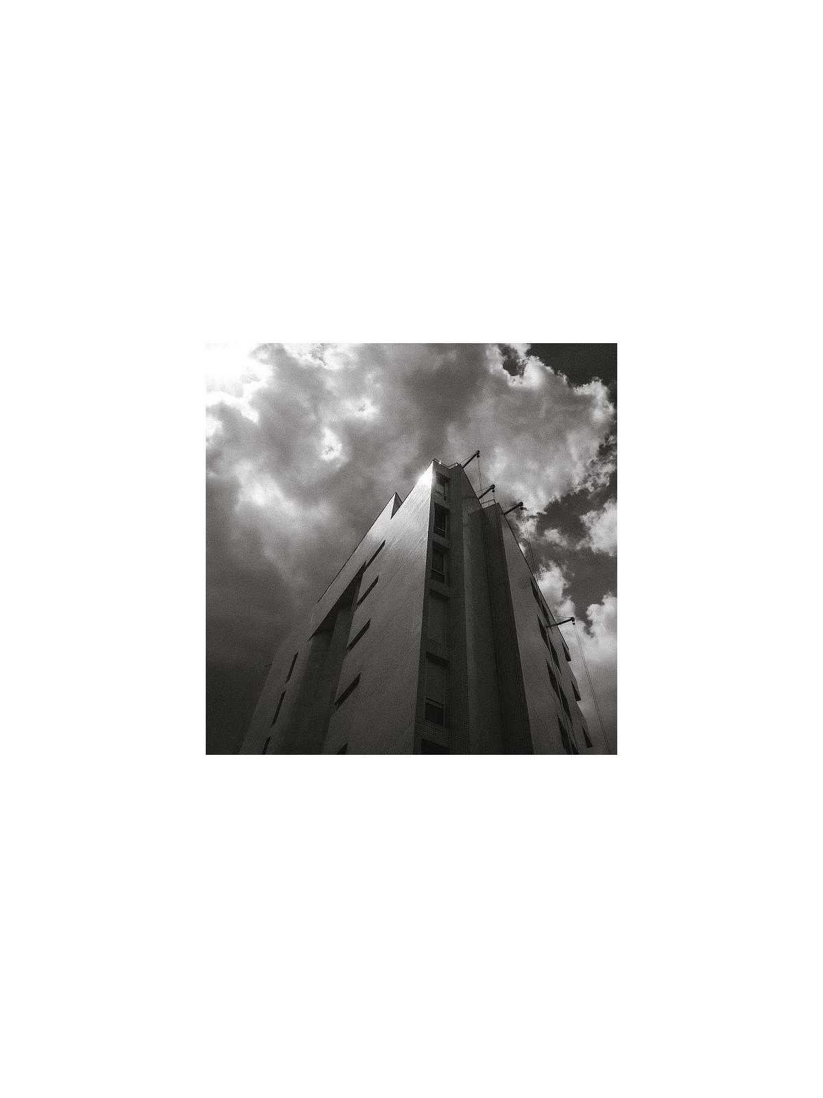 Le disque de Saar : Gods est en stock en cd à Ciel rouge, disquaire à Dijon