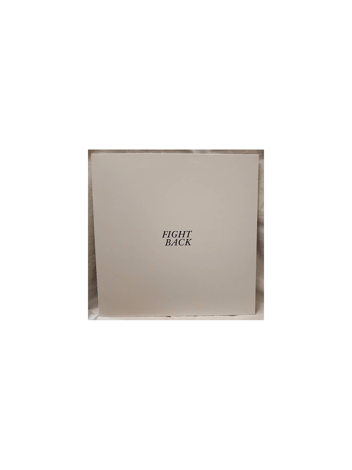 Le vinyle electro rock Fight back de Sidney Valette est disponible en occasion à Ciel rouge Dijon