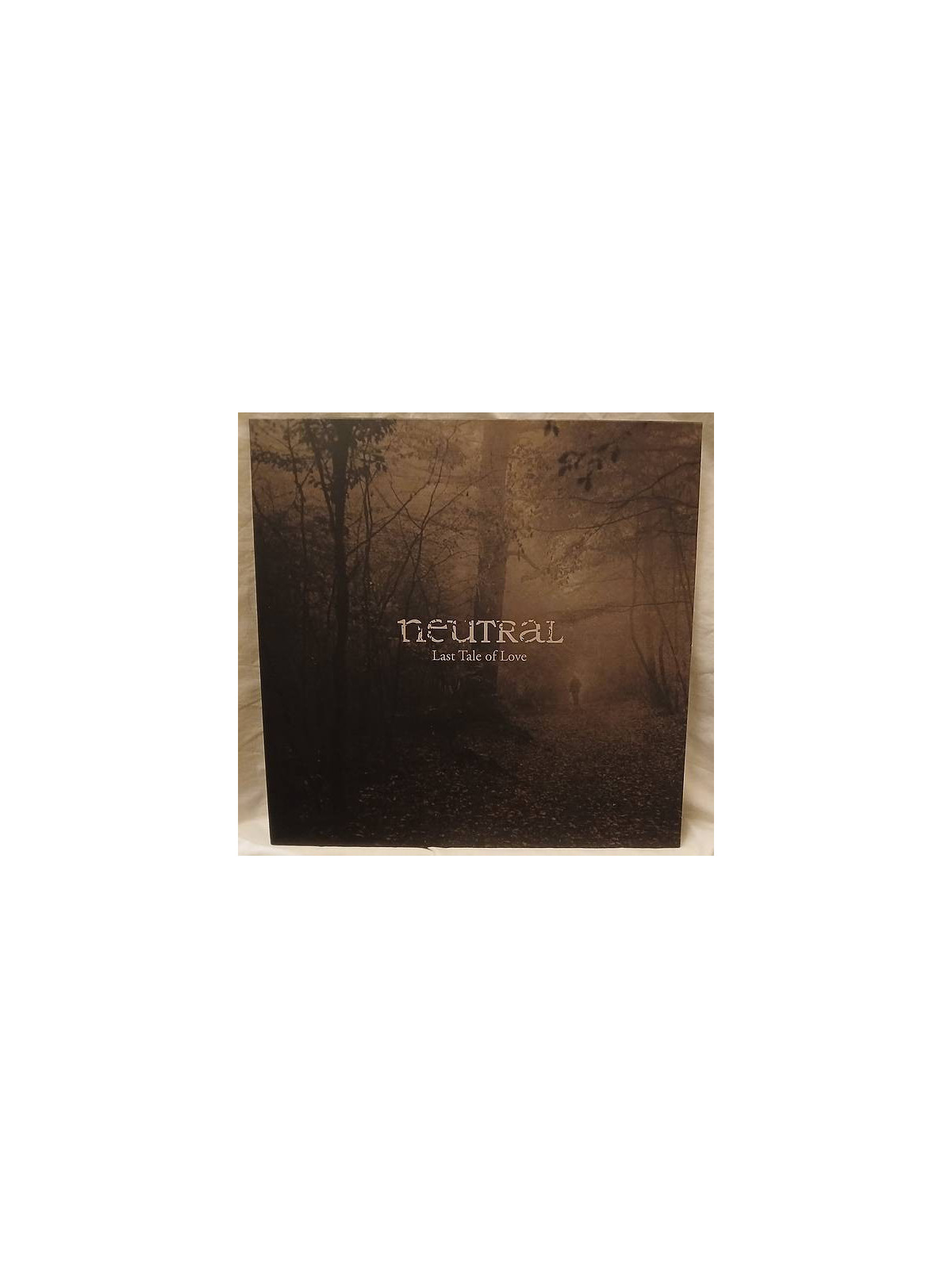 Le vinyle rock Last tale of love de Neutral est disponible à Ciel rouge Dijon