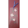 Le marque-page transparent avec fleurs séchées est disponible à Ciel rouge Dijon