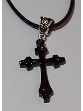 Le collier avec une croix en résine artisanale est disponible à Ciel rouge Dijon
