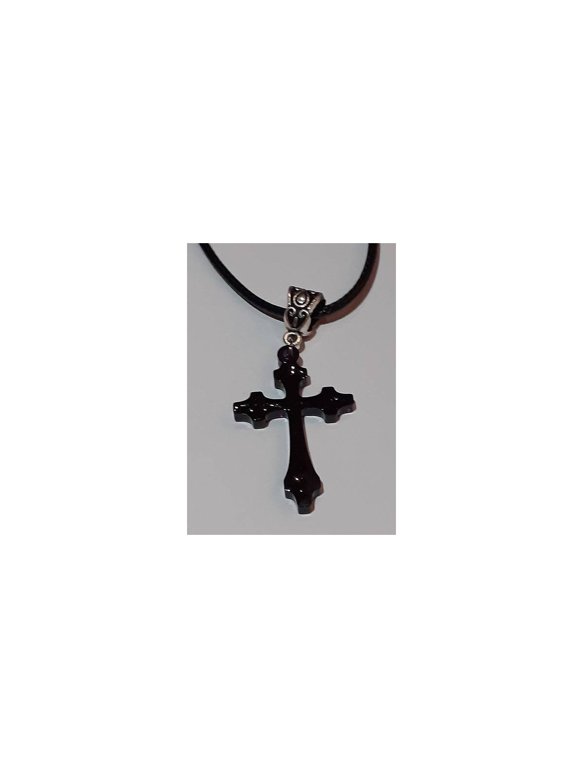 Le collier avec une croix en résine artisanale est disponible à Ciel rouge Dijon