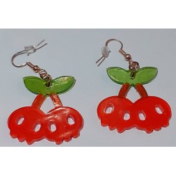 La paire de boucles d'oreilles cerises cranes en resine est disponible à Ciel rouge Dijon