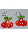 La paire de boucles d'oreilles cerises cranes en resine est disponible à Ciel rouge Dijon