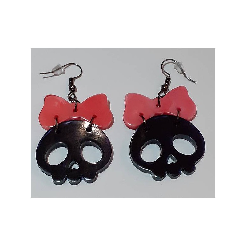 La paire de boucle d'oreilles  cranes noirs et noeuds en résine est disponible à Ciel rouge Dijon