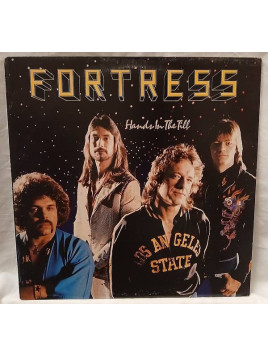 Le disque de Fortress : Hands in the till est disponible en vinyle à Ciel rouge, disquaire à Dijon