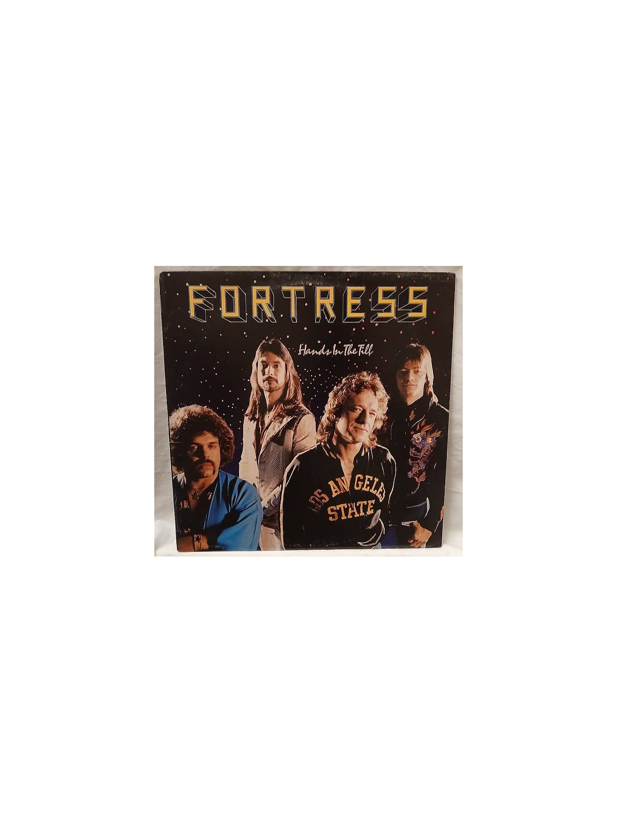 Le disque de Fortress : Hands in the till est disponible en vinyle à Ciel rouge, disquaire à Dijon