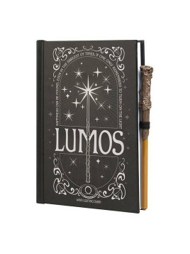 le Carnet de notes avec stylo Harry Potter : lumos maxima est en stock au magasin ciel rouge à Dijon