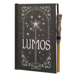 le Carnet de notes avec stylo Harry Potter : lumos maxima est en stock au magasin ciel rouge à Dijon