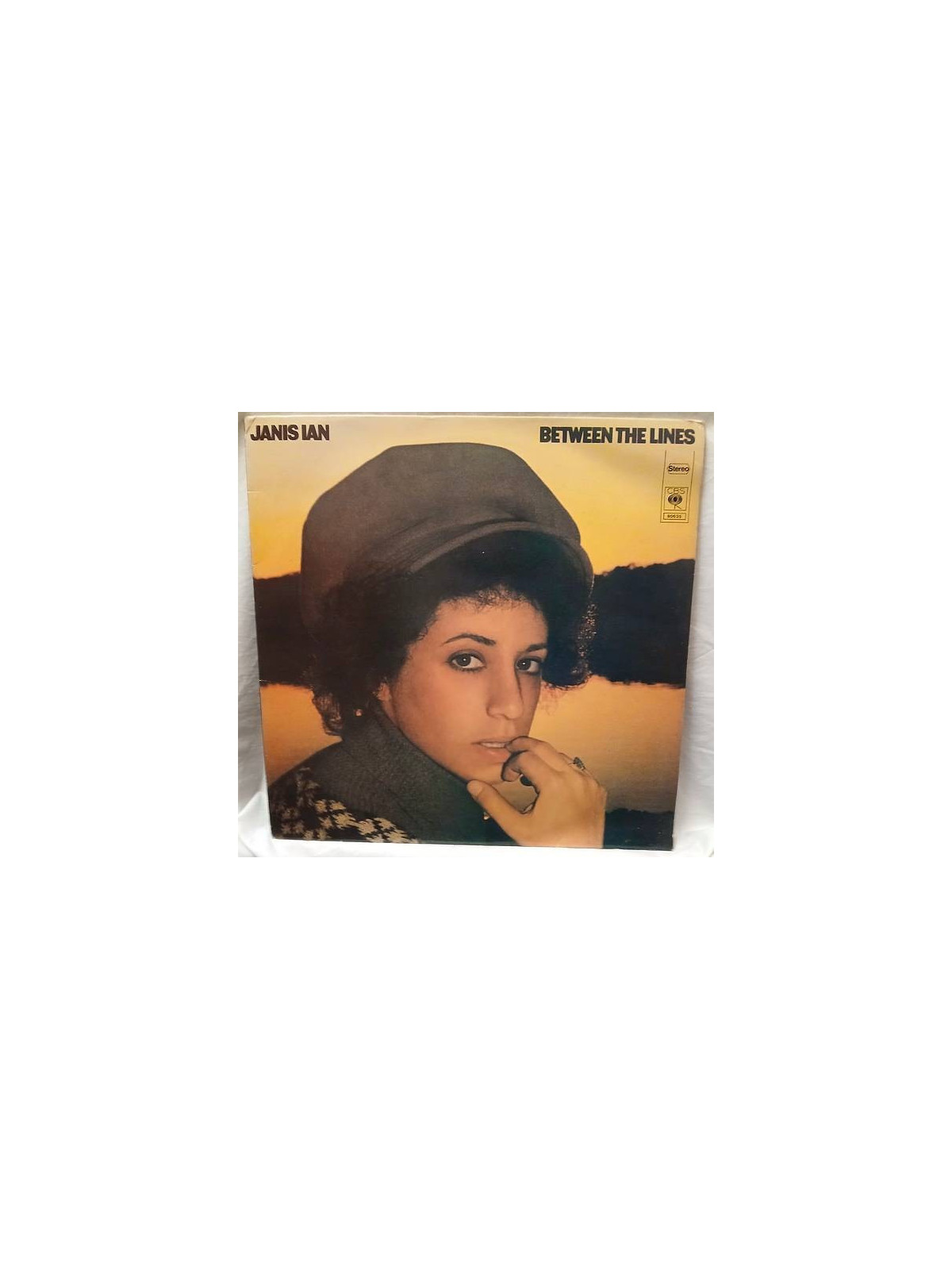 Le disque deJanis Ian : Between the lines est en stock en vinyle à ciel rouge, disquaire à Dijon