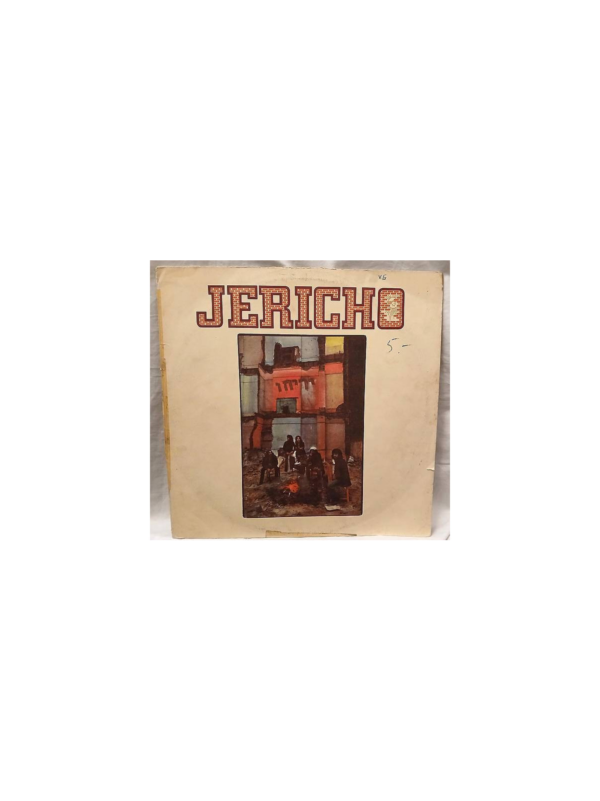 Le disque de Jericho Jones : Jericho est disponible en vinyle à Ciel rouge, disquaire à Dijon
