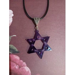 Le collier avec un Hexagramme artisanale est disponible à Ciel rouge Dijon