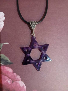 Le collier avec un Hexagramme artisanale est disponible à Ciel rouge Dijon
