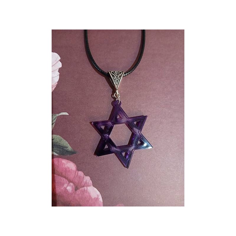 Le collier avec un Hexagramme artisanale est disponible à Ciel rouge Dijon