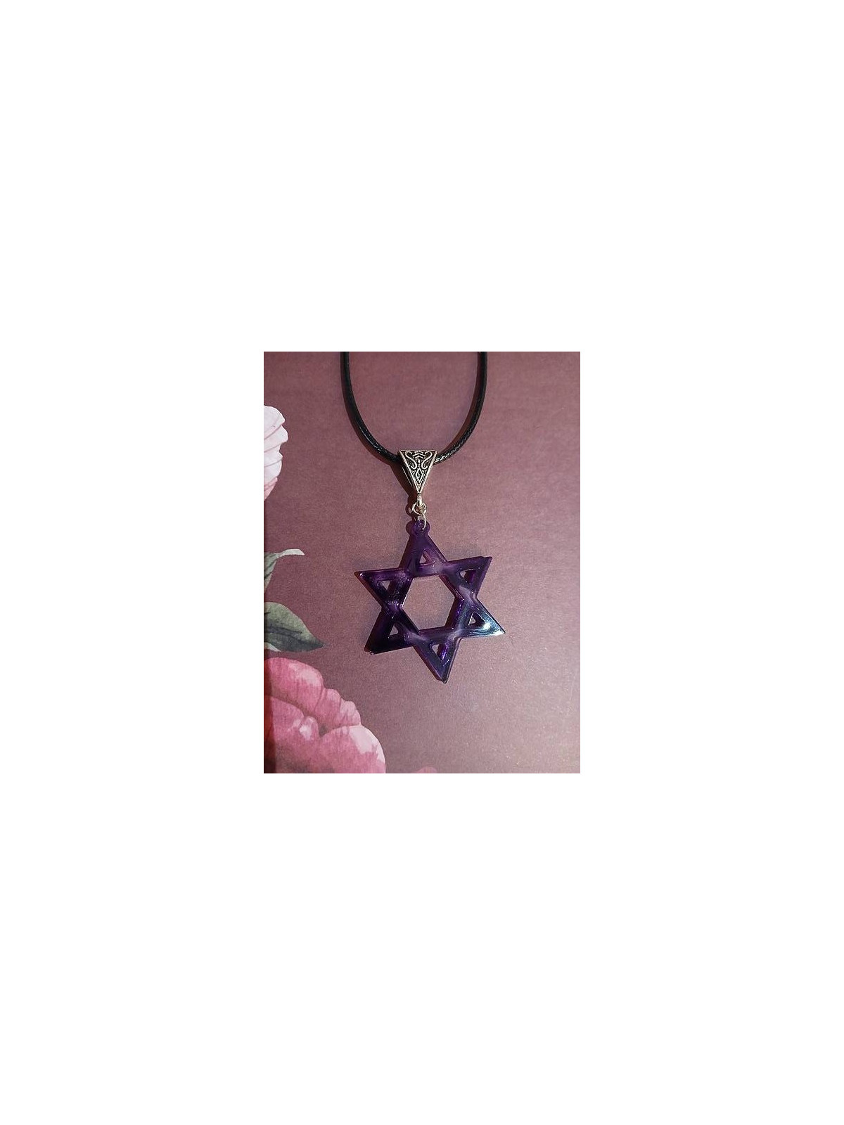 Le collier avec un Hexagramme artisanale est disponible à Ciel rouge Dijon