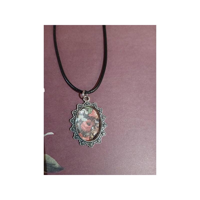 Le collier artisanale cabochon Fleur est disponible à Ciel rouge Dijon