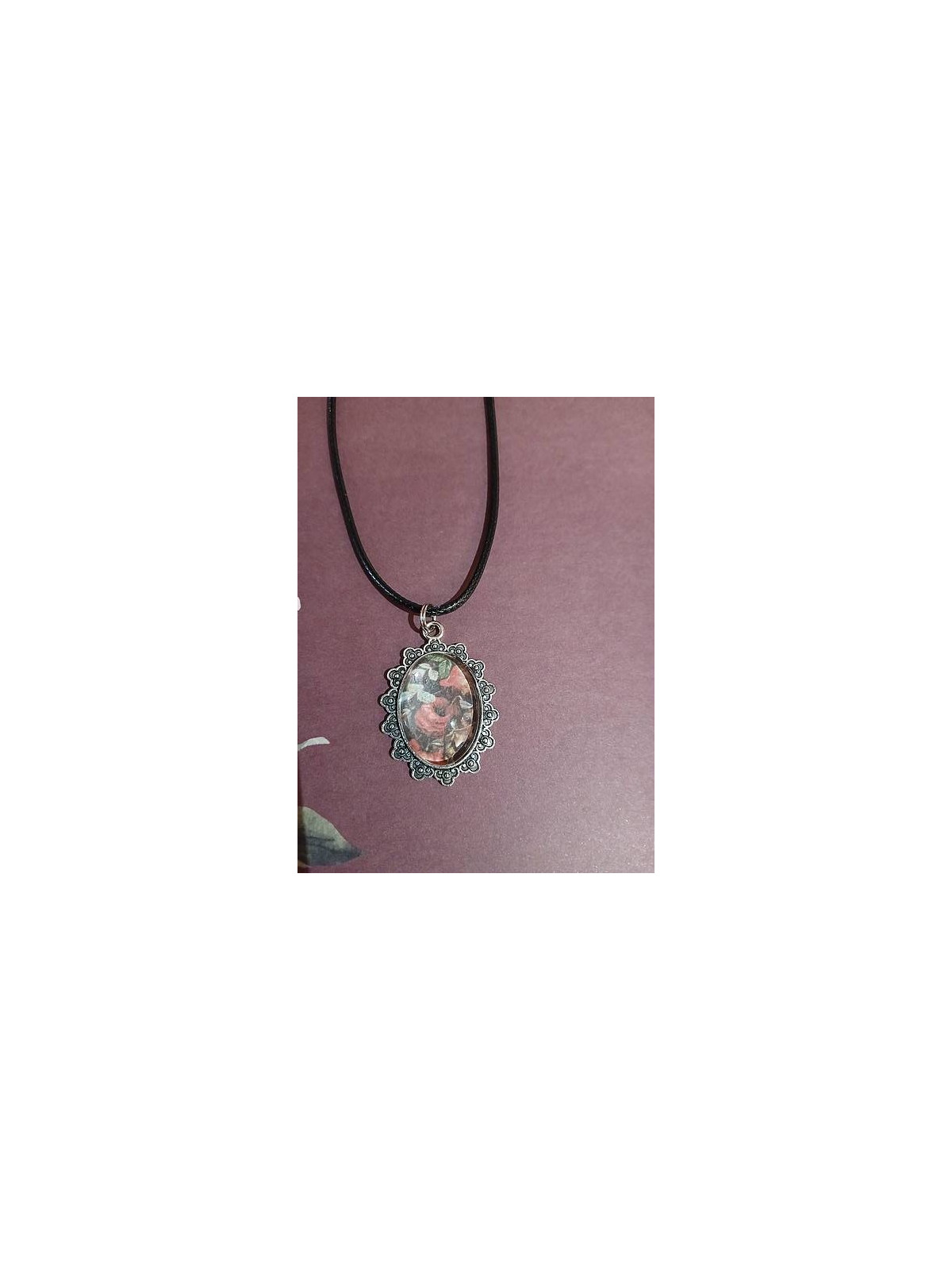 Le collier artisanale cabochon Fleur est disponible à Ciel rouge Dijon