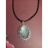 Le collier cabochon artisanale Fleurs Séraphine de Senlis  est disponible à Ciel rouge Dijon