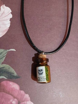 Le collier fiole artisanale Occult potion est disponible à Ciel rouge Dijon