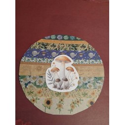 La carte postale artisanale collage champignons est disponible à Ciel rouge Dijon