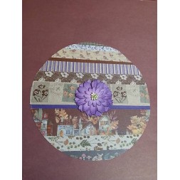 La carte postale artisanale collage fleur violette est disponible à Ciel rouge Dijon