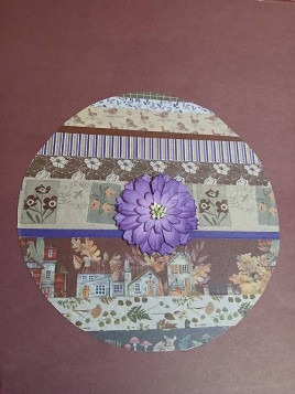 La carte postale artisanale collage fleur violette est disponible à Ciel rouge Dijon