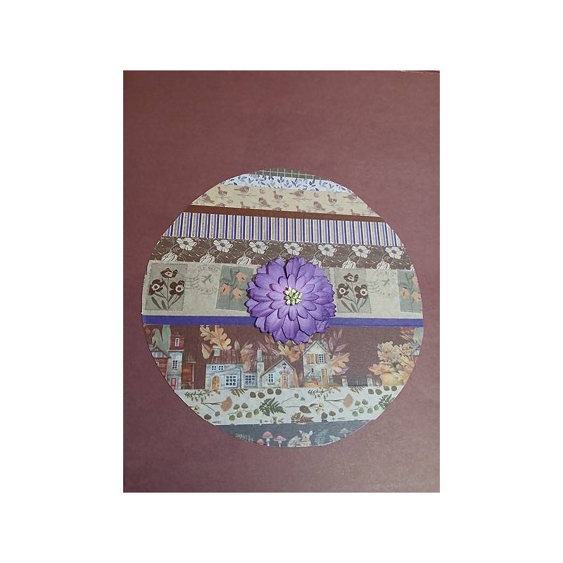 La carte postale artisanale collage fleur violette est disponible à Ciel rouge Dijon