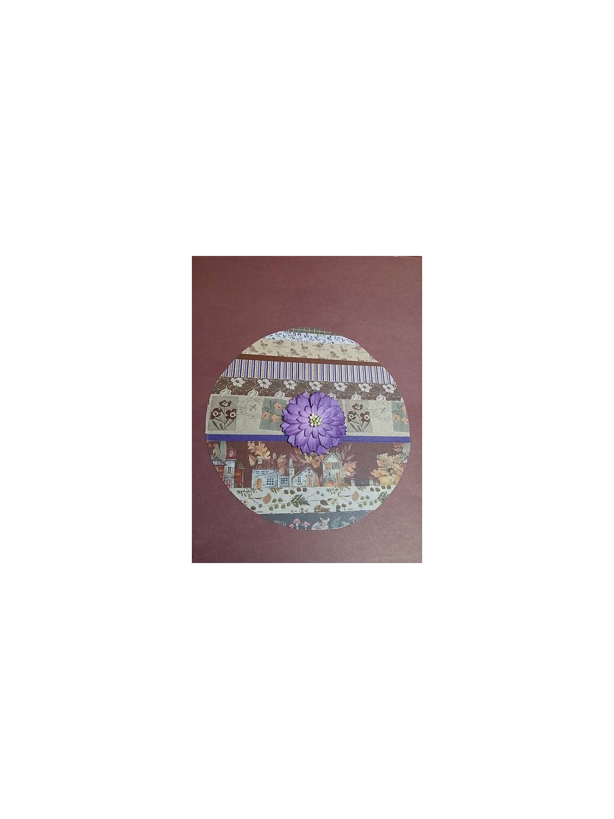 La carte postale artisanale collage fleur violette est disponible à Ciel rouge Dijon