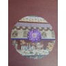 La carte postale artisanale collage fleur violette est disponible à Ciel rouge Dijon